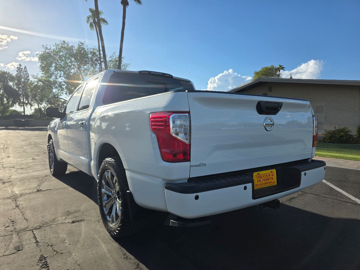 2018 Nissan Titan SV photo 3