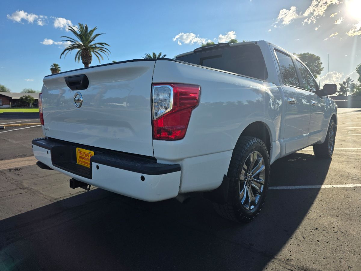 2018 Nissan Titan SV photo 4
