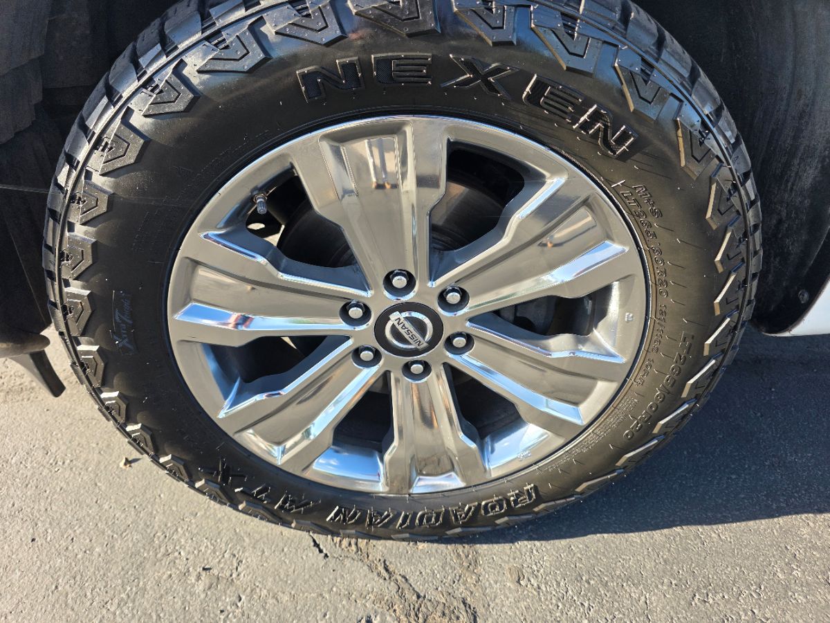 2018 Nissan Titan SV photo 5