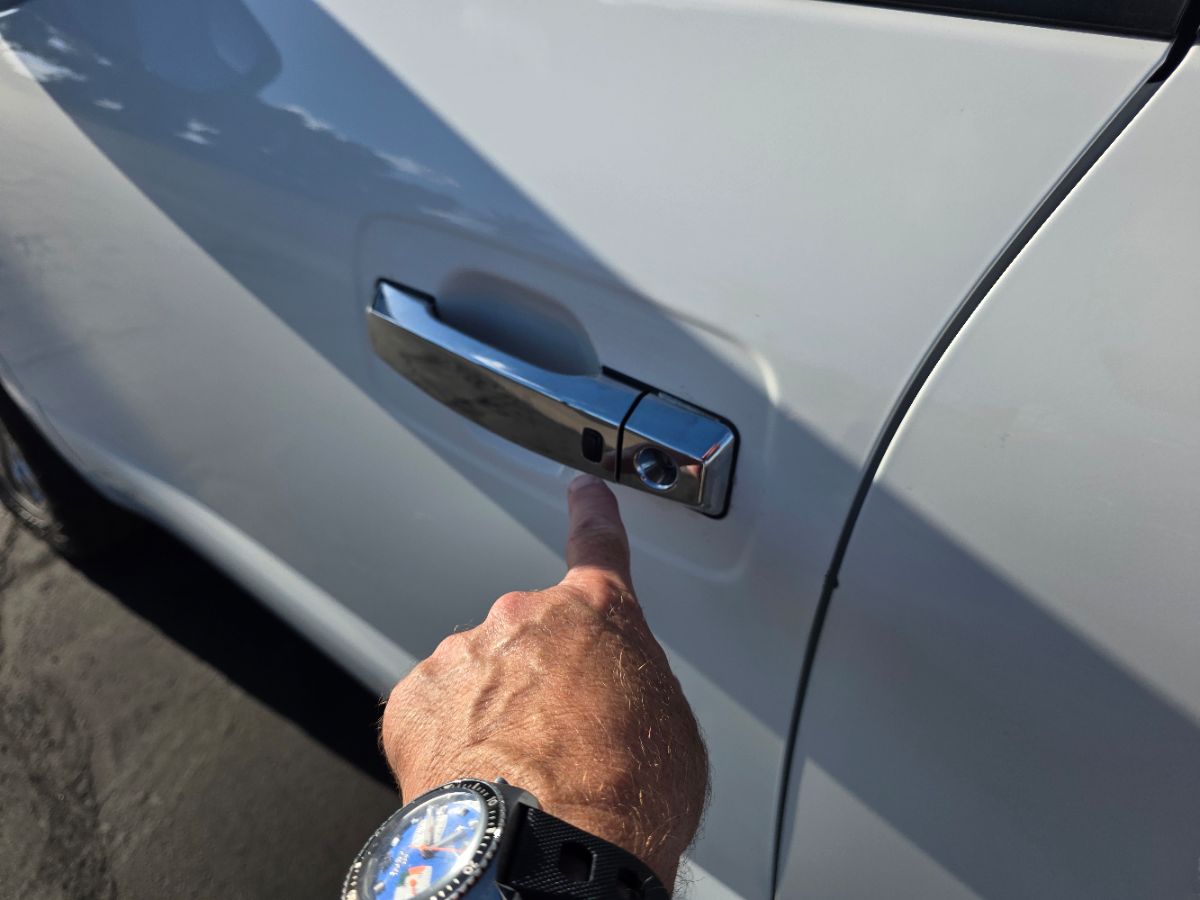 2018 Nissan Titan SV photo 6
