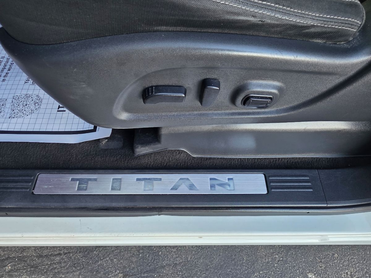 2018 Nissan Titan SV photo 11