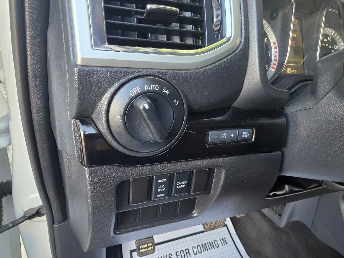 2018 Nissan Titan SV photo 12