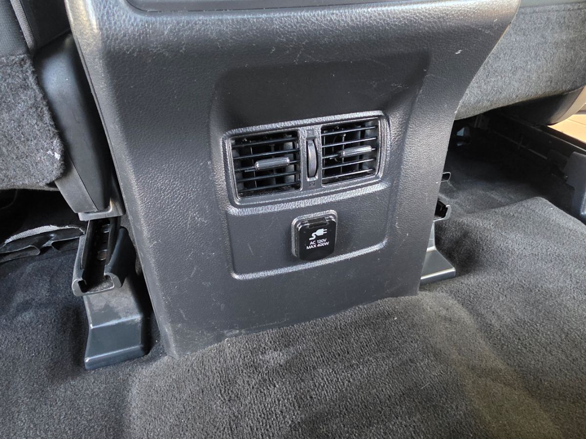 2018 Nissan Titan SV photo 25