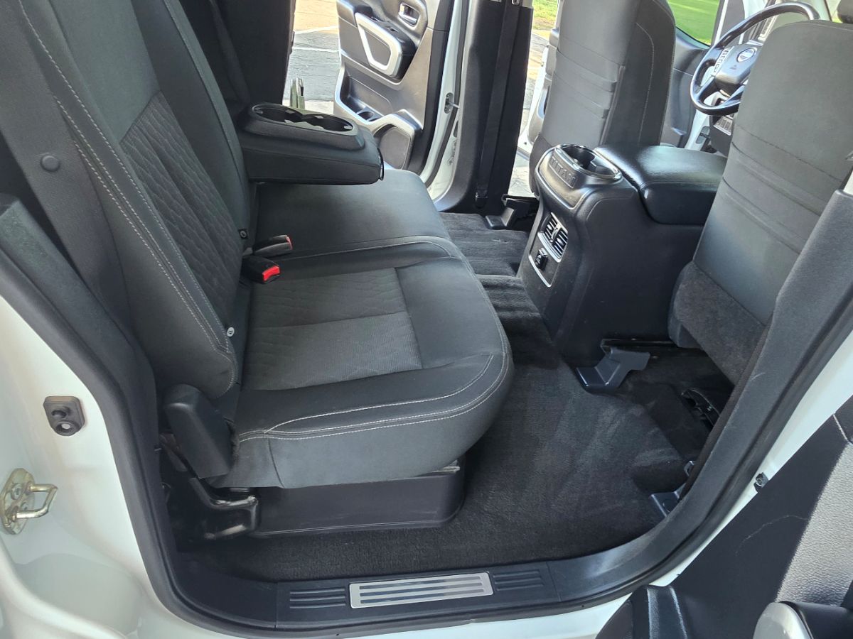 2018 Nissan Titan SV photo 29