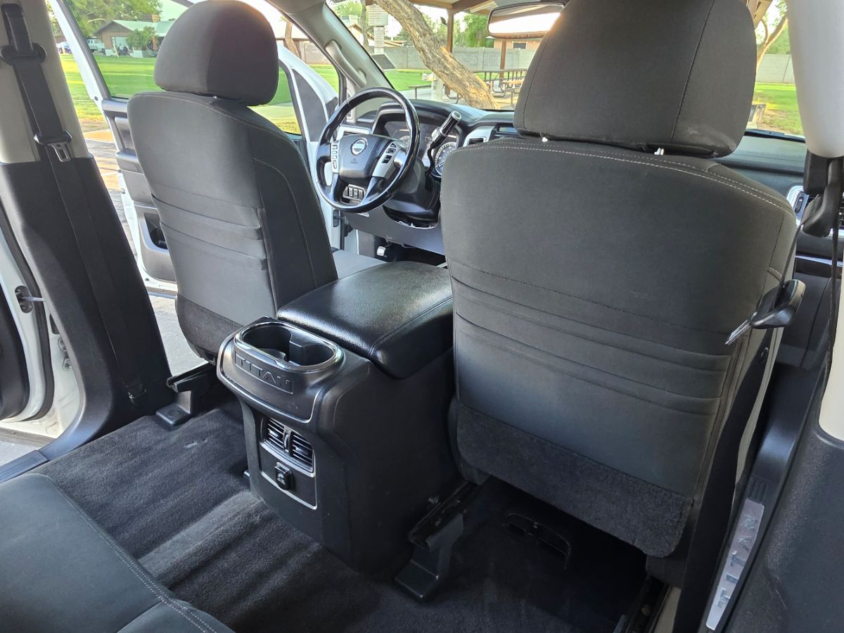 2018 Nissan Titan SV photo 30