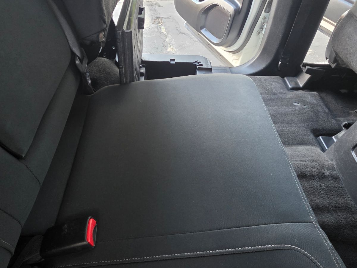 2018 Nissan Titan SV photo 33