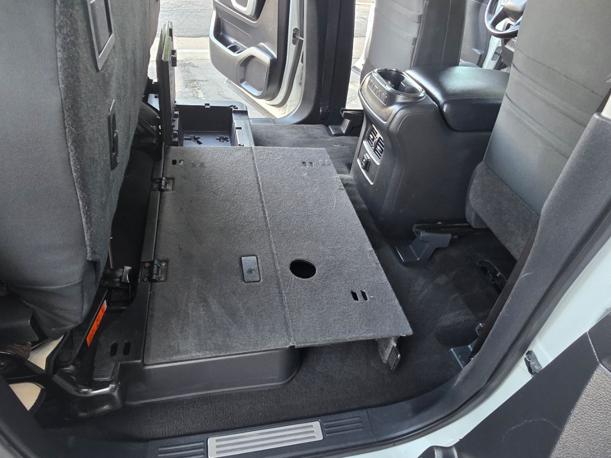 2018 Nissan Titan SV photo 35