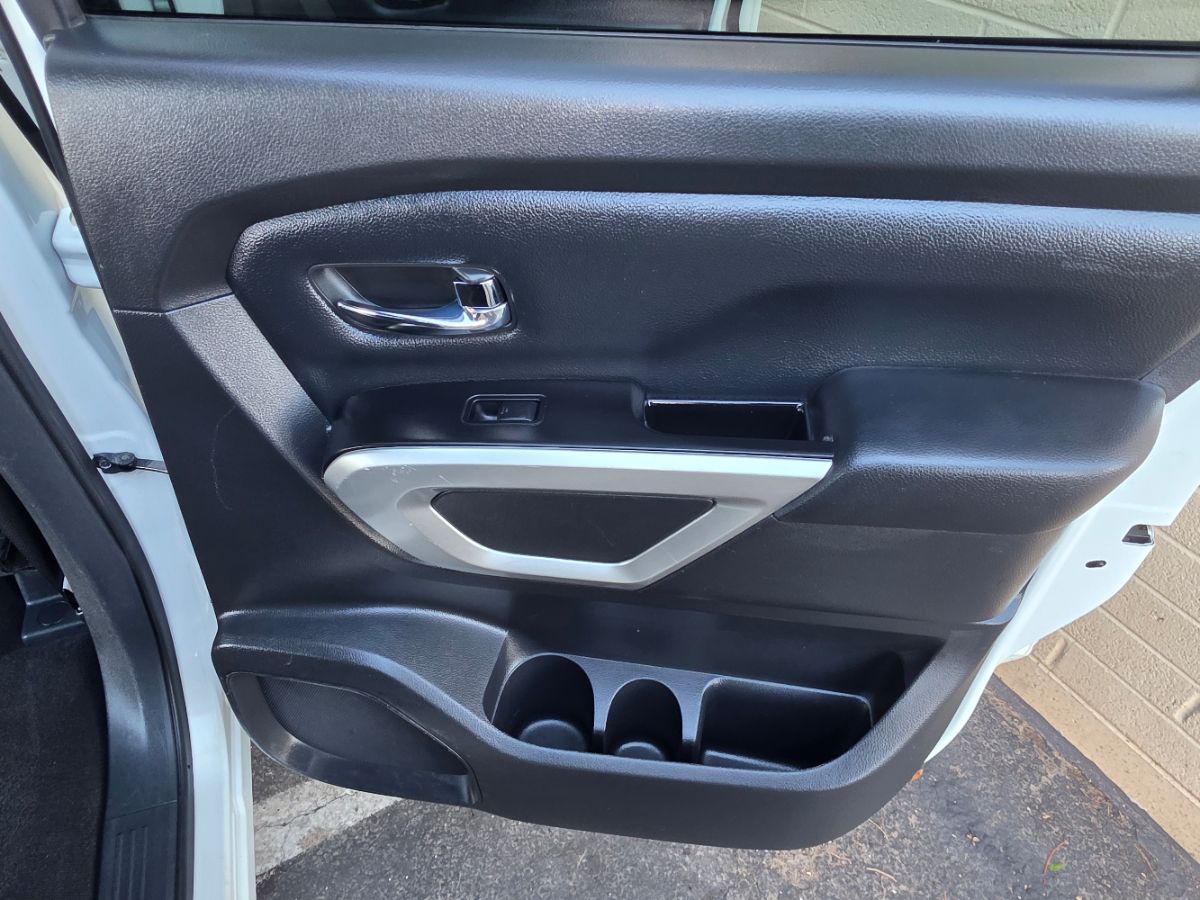 2018 Nissan Titan SV photo 37