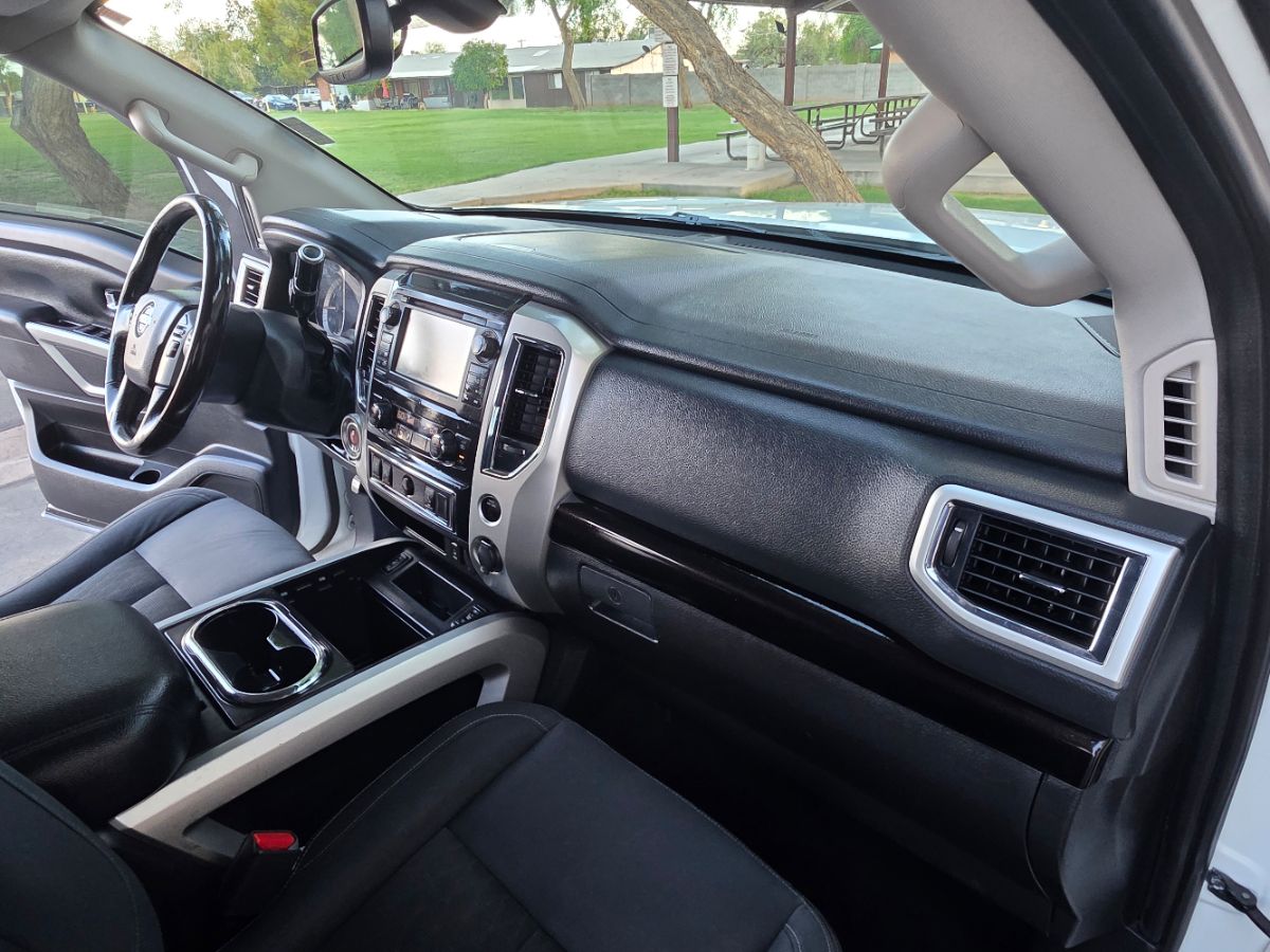 2018 Nissan Titan SV photo 38