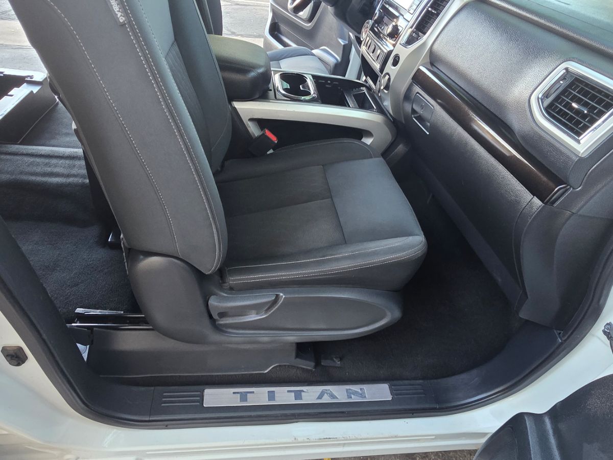 2018 Nissan Titan SV photo 41