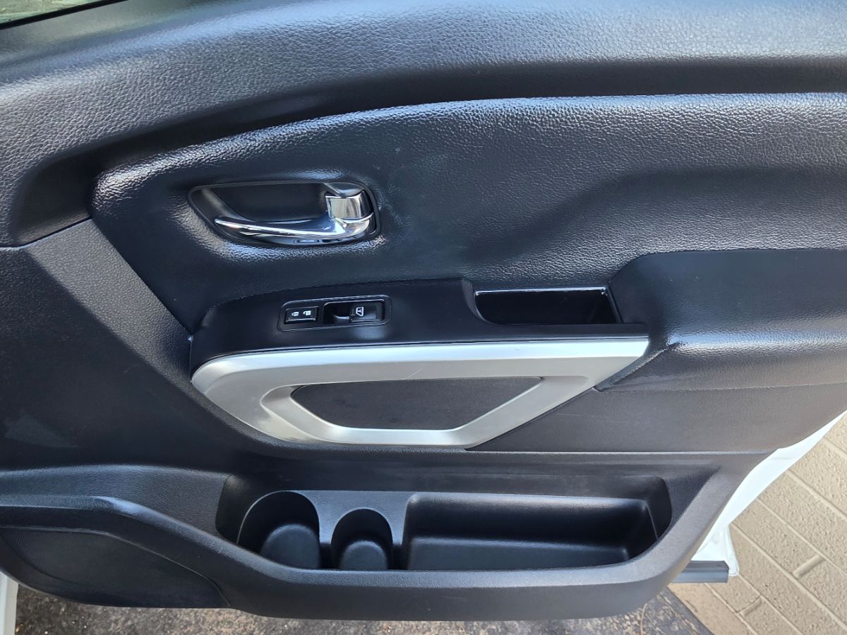 2018 Nissan Titan SV photo 43
