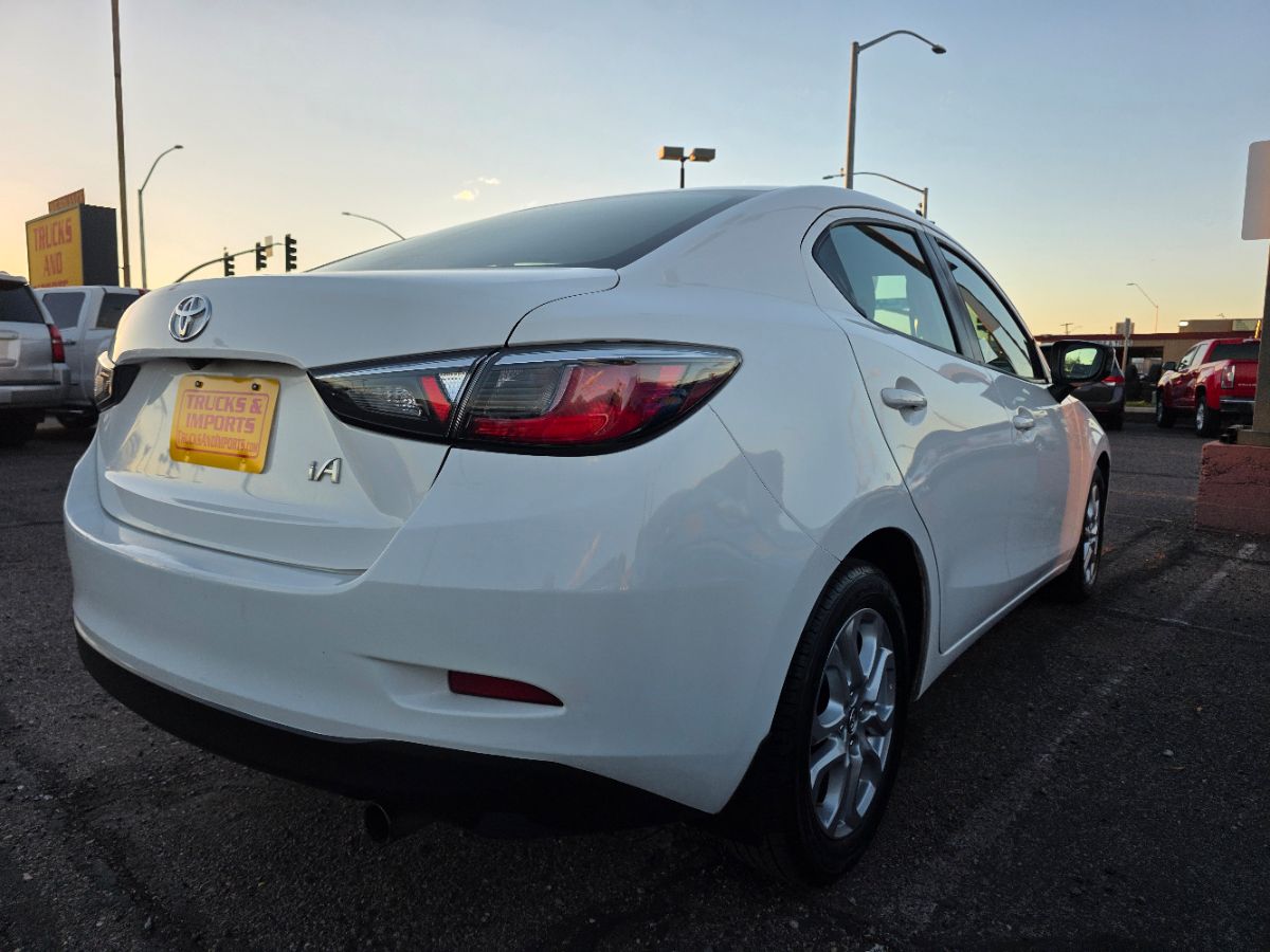 2017 Toyota Yaris iA photo 3