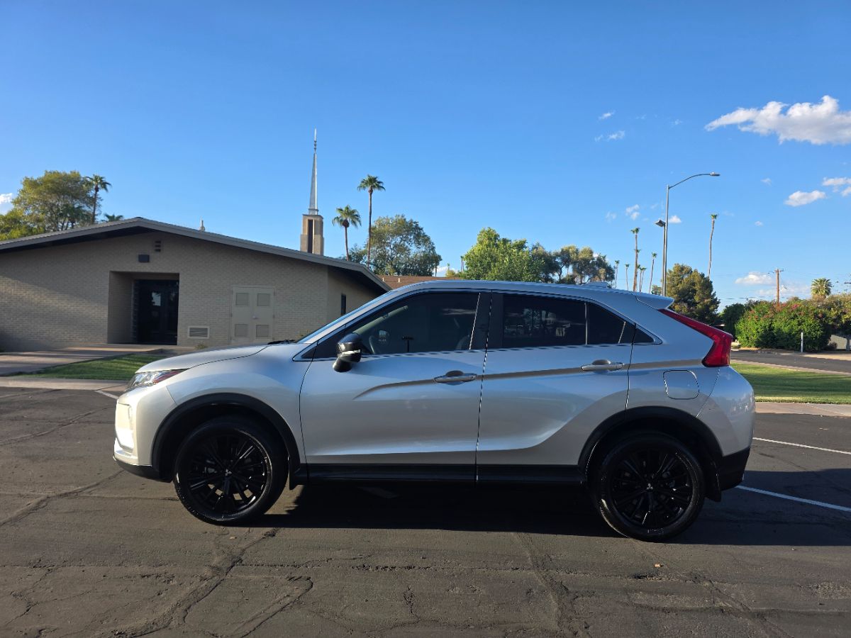 2018 Mitsubishi Eclipse Cross LE photo 3