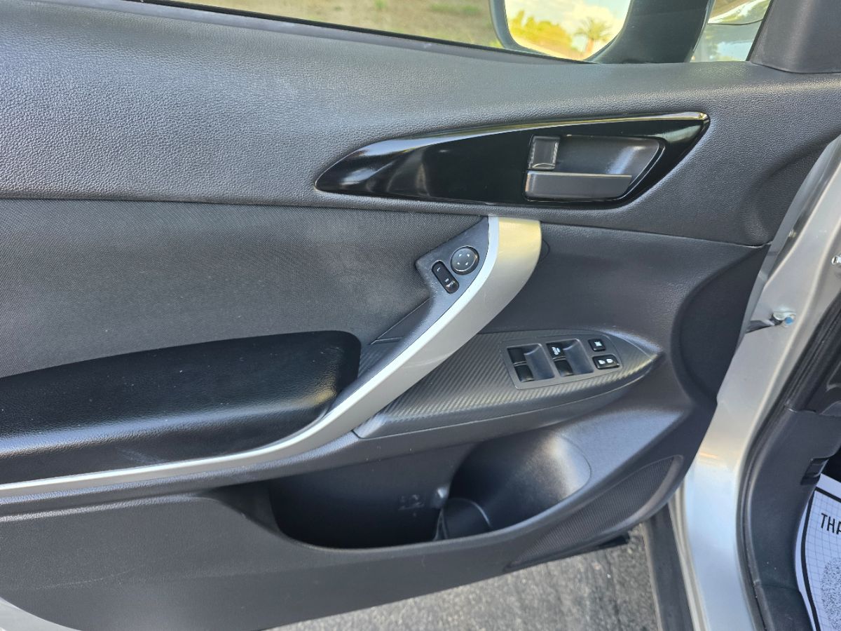 2018 Mitsubishi Eclipse Cross LE photo 35