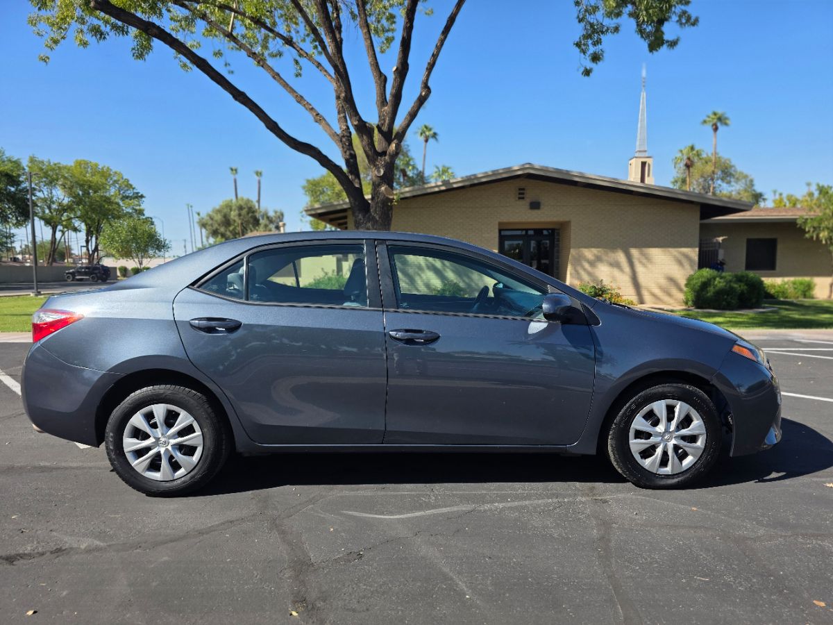 2015 Toyota Corolla LE photo 3