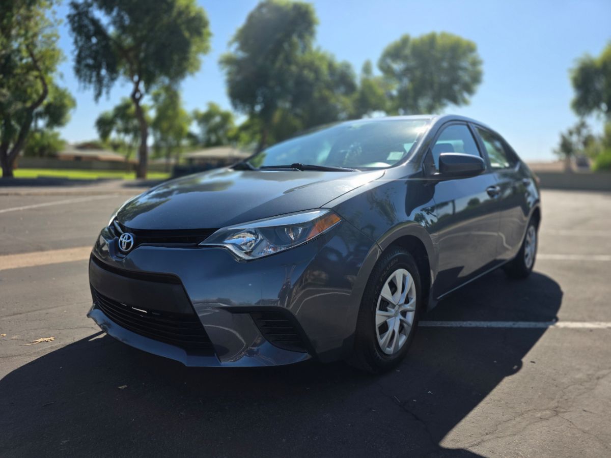 2015 Toyota Corolla LE photo 4