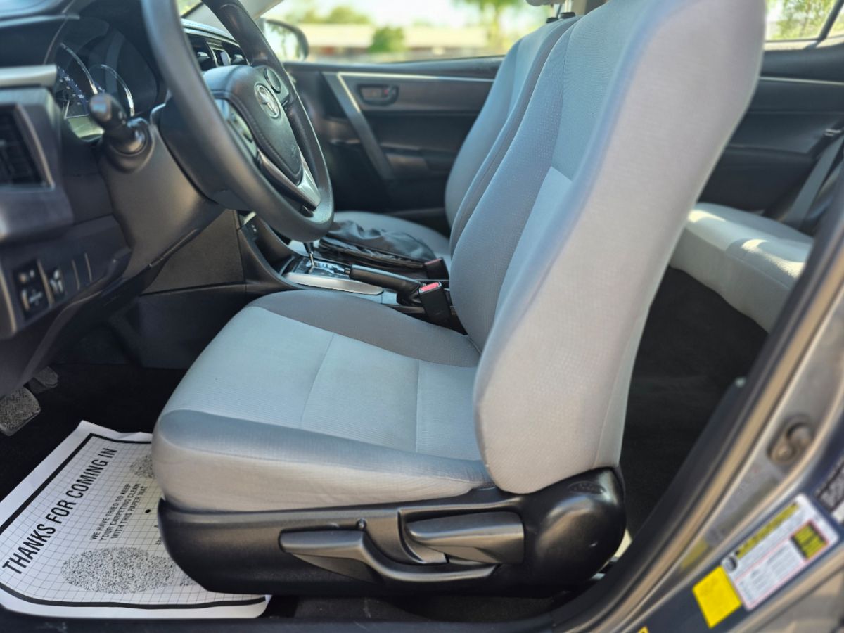 2015 Toyota Corolla LE photo 5
