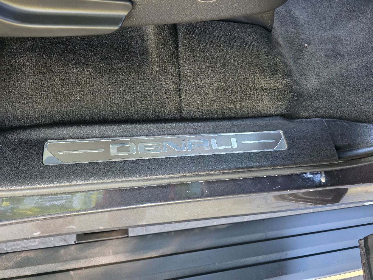 2015 Gmc Yukon XL Denali photo 32