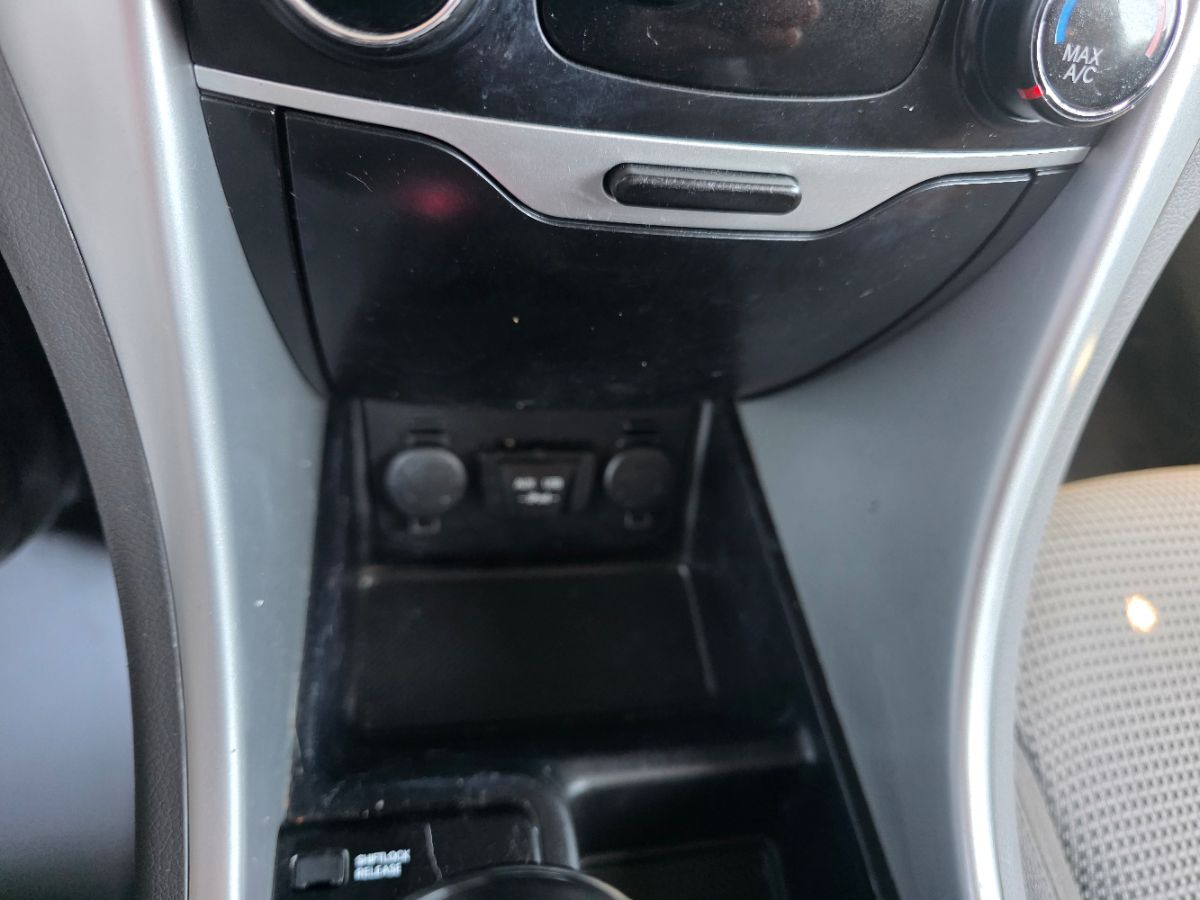 2012 Hyundai Sonata SE photo 22