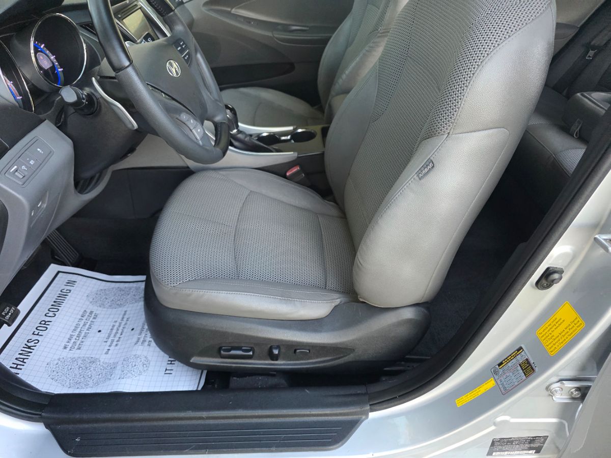 2012 Hyundai Sonata SE photo 24
