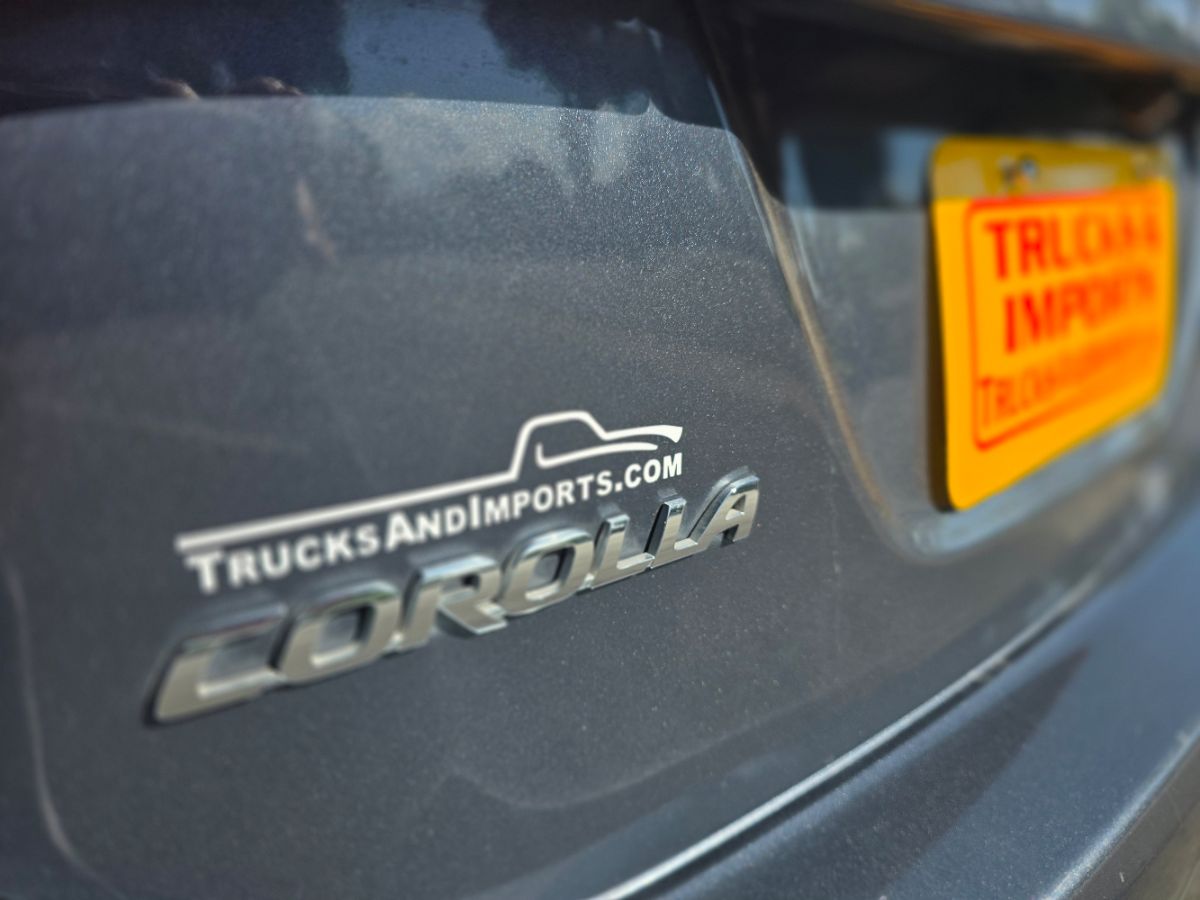 2016 Toyota Corolla LE photo 2