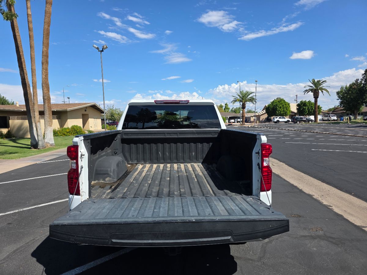 2021 Chevrolet Silverado 1500 LT photo 2