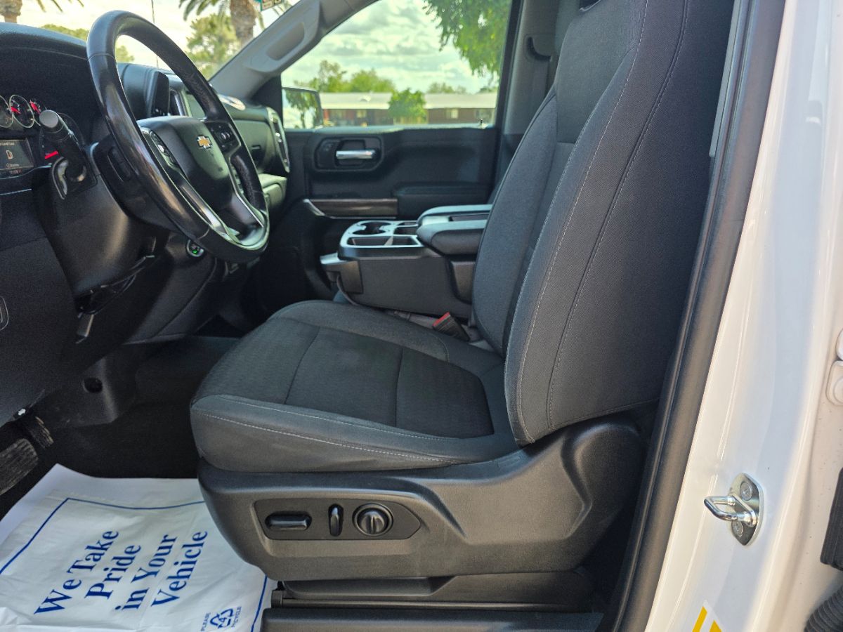 2021 Chevrolet Silverado 1500 LT photo 4