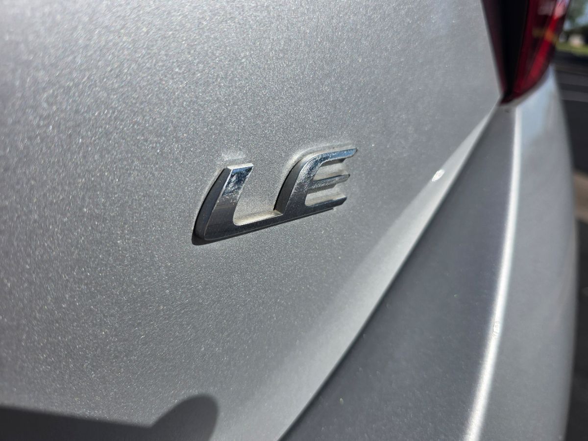 2015 Toyota Corolla LE photo 4