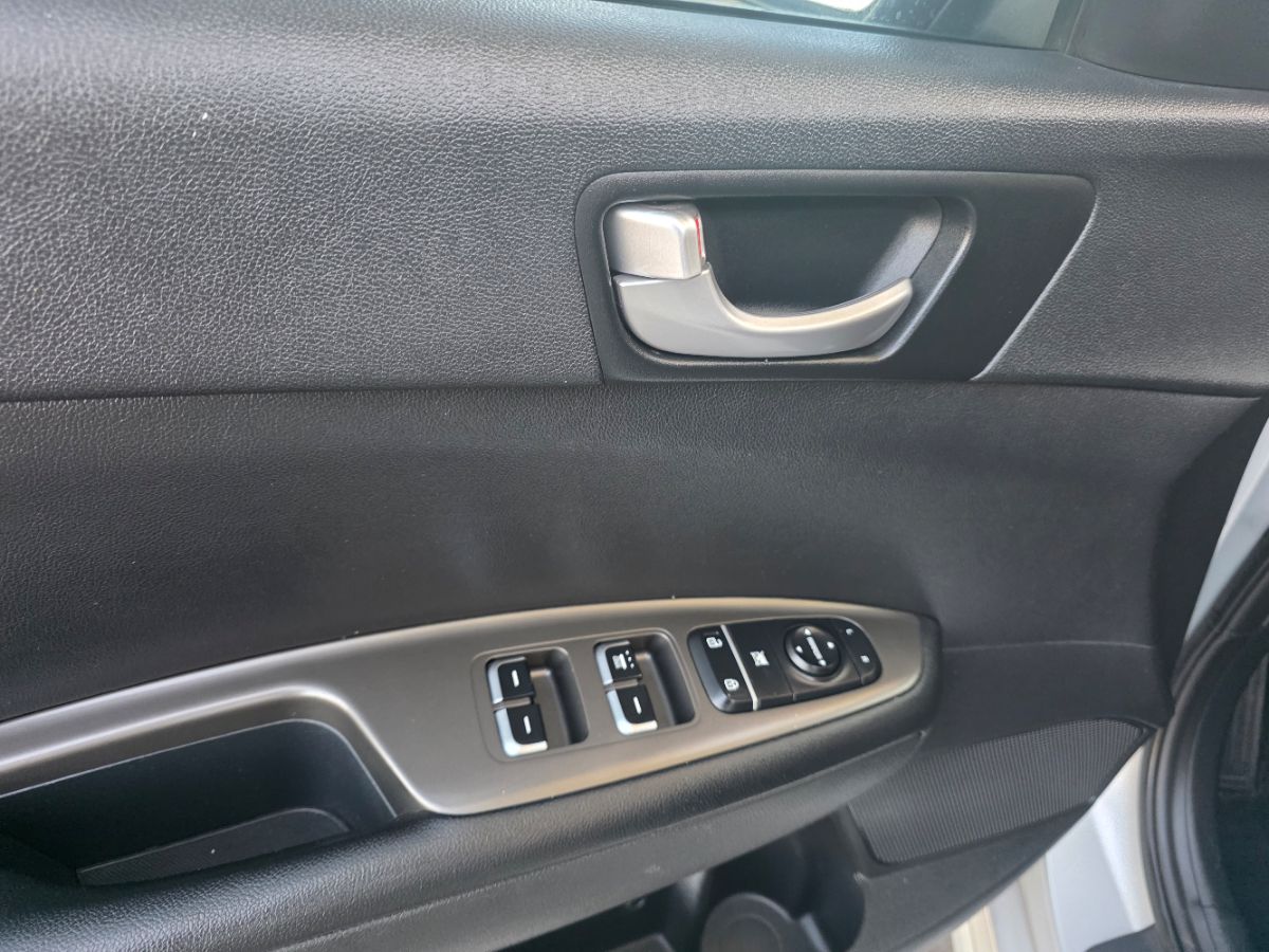 2019 Kia Optima LX photo 12