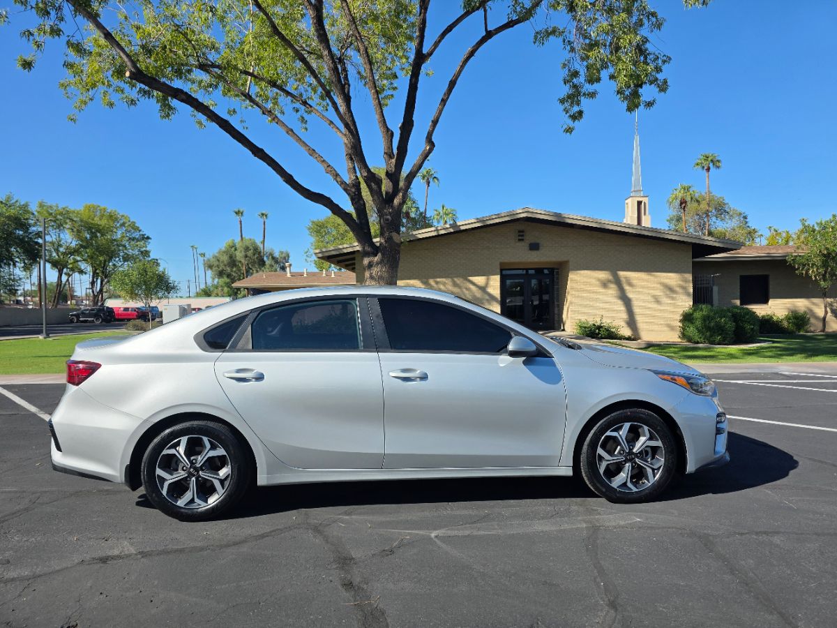 2019 Kia Forte LXS photo 3