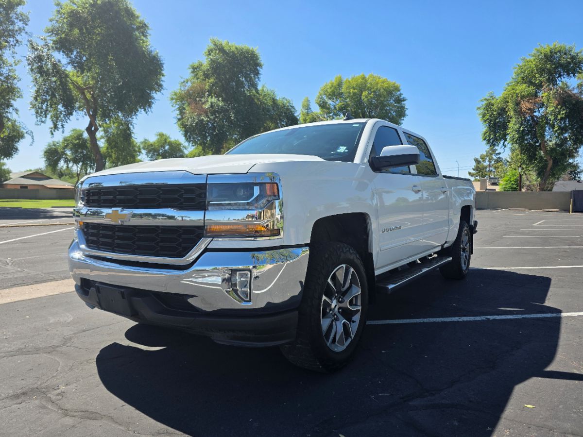 2018 Chevrolet Silverado 1500 LT photo 2