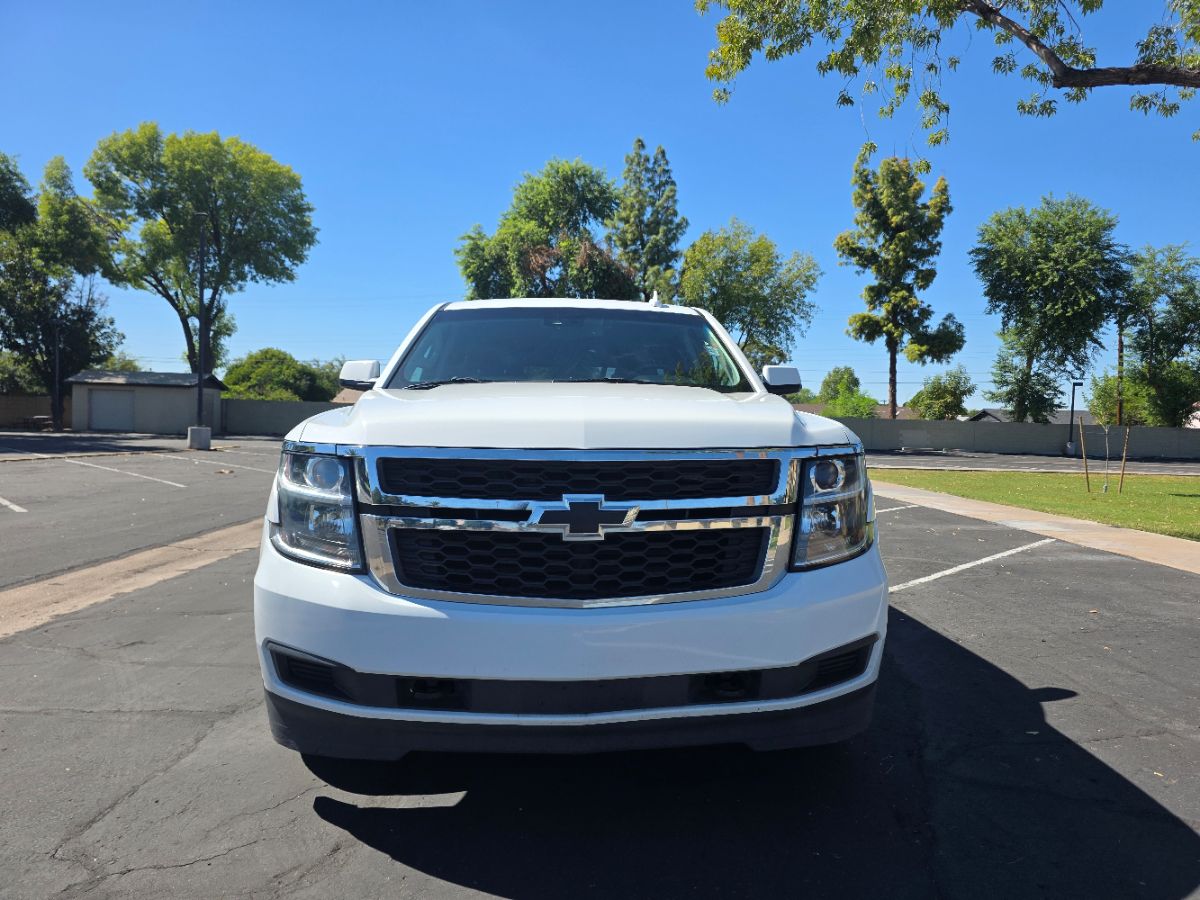 2017 Chevrolet Suburban LT photo 3