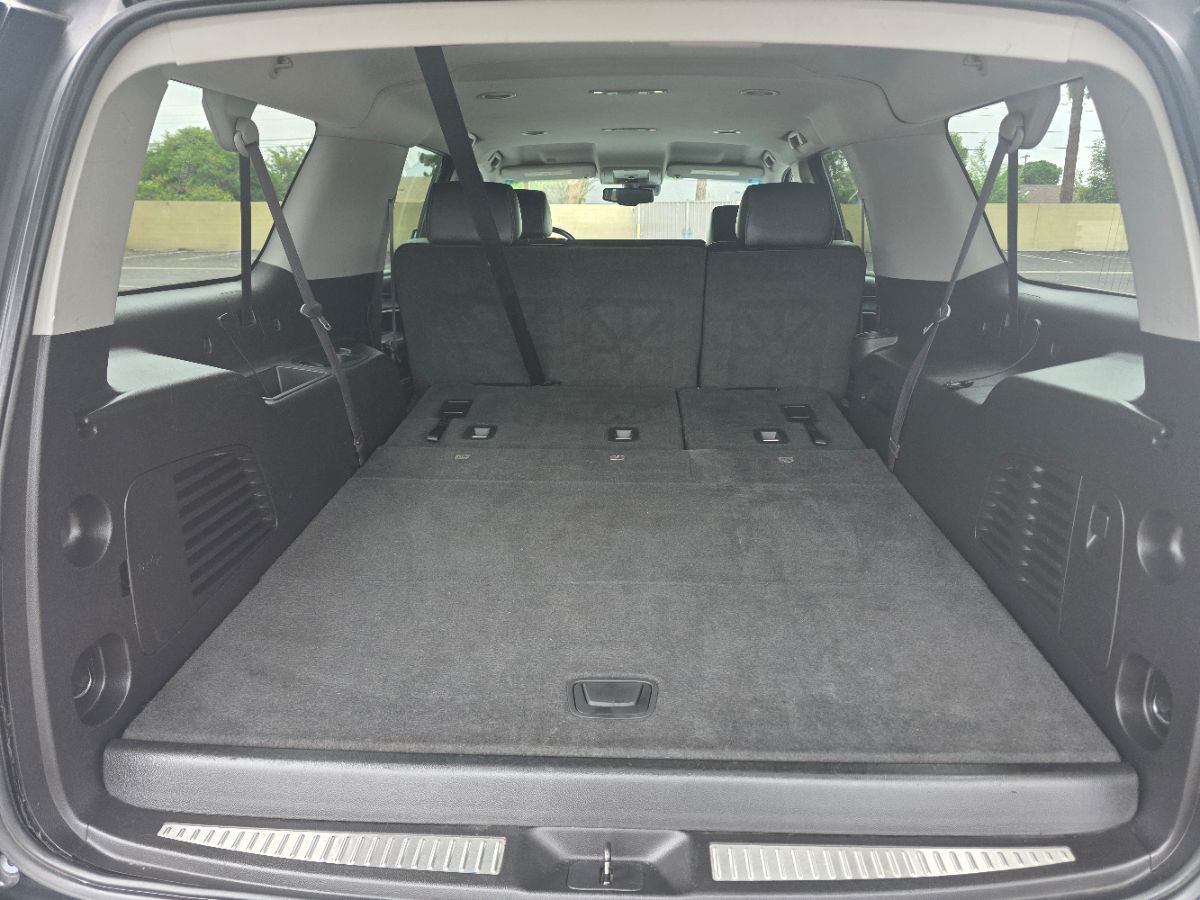 2015 Chevrolet Suburban LT photo 2