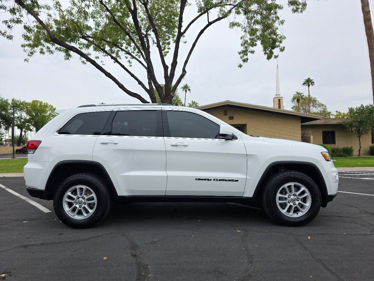 2020 Jeep Grand Cherokee Laredo E photo 3