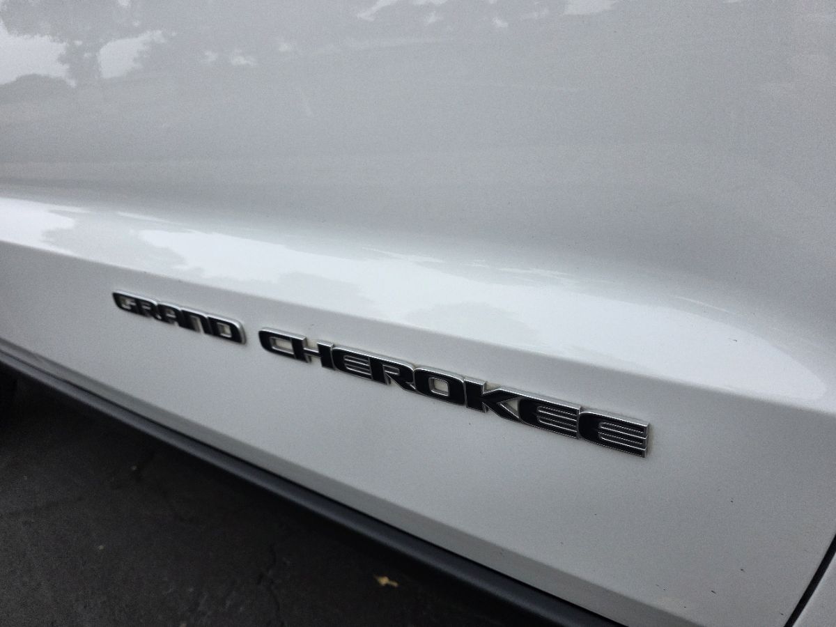 2020 Jeep Grand Cherokee Laredo E photo 4