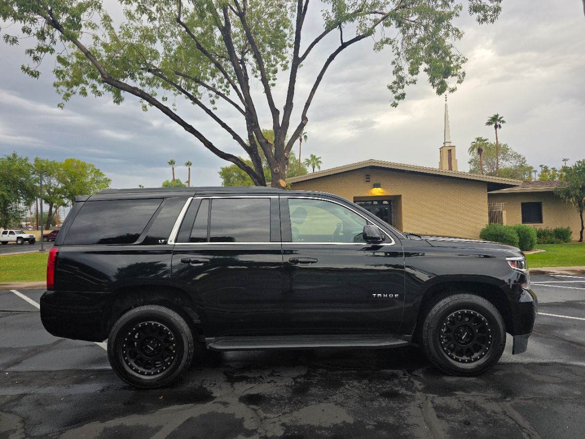 2017 Chevrolet Tahoe LT photo 3