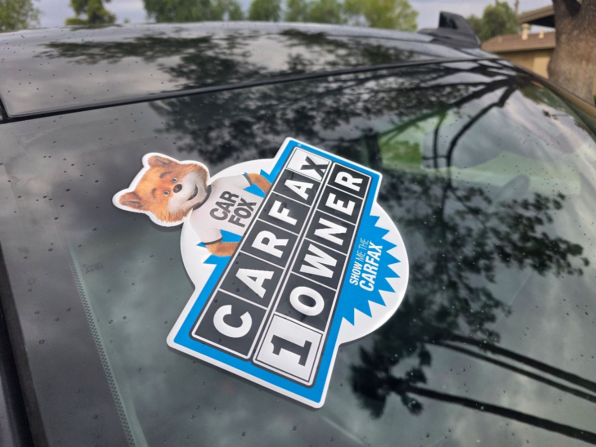 2017 Chevrolet Tahoe LT photo 2