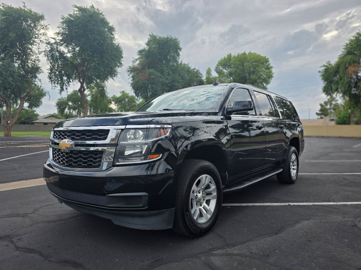 2020 Chevrolet Suburban LT photo 2