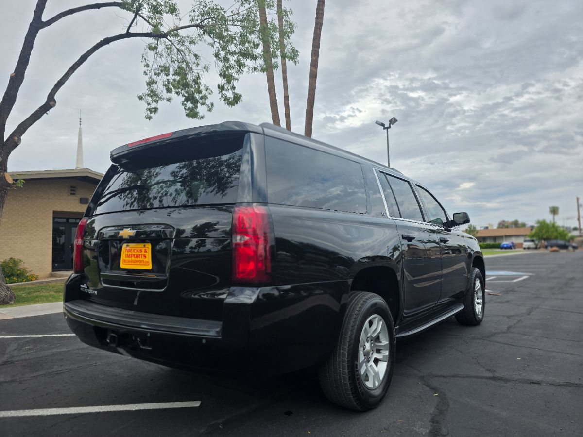 2020 Chevrolet Suburban LT photo 3