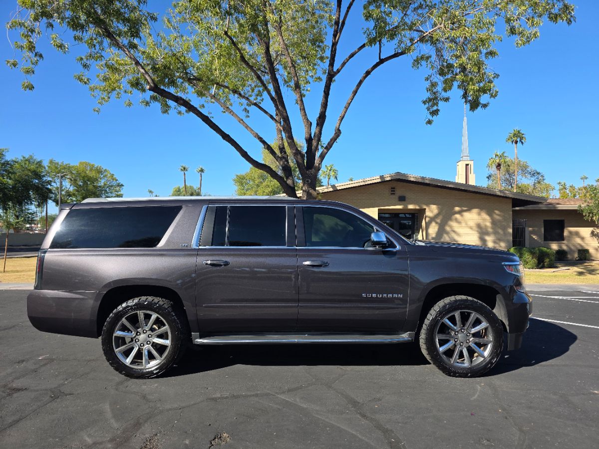 2016 Chevrolet Suburban LTZ photo 3