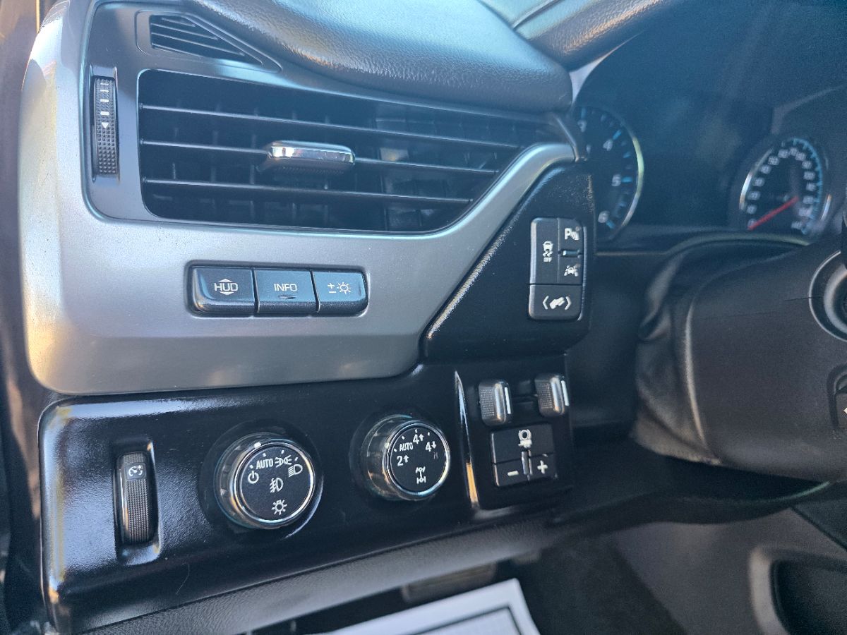 2016 Chevrolet Suburban LTZ photo 4