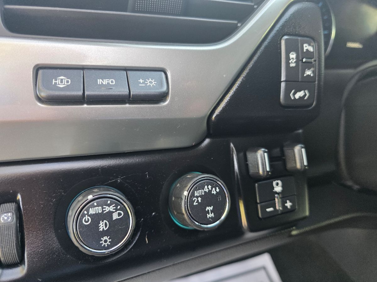 2018 Chevrolet Tahoe Premier photo 2