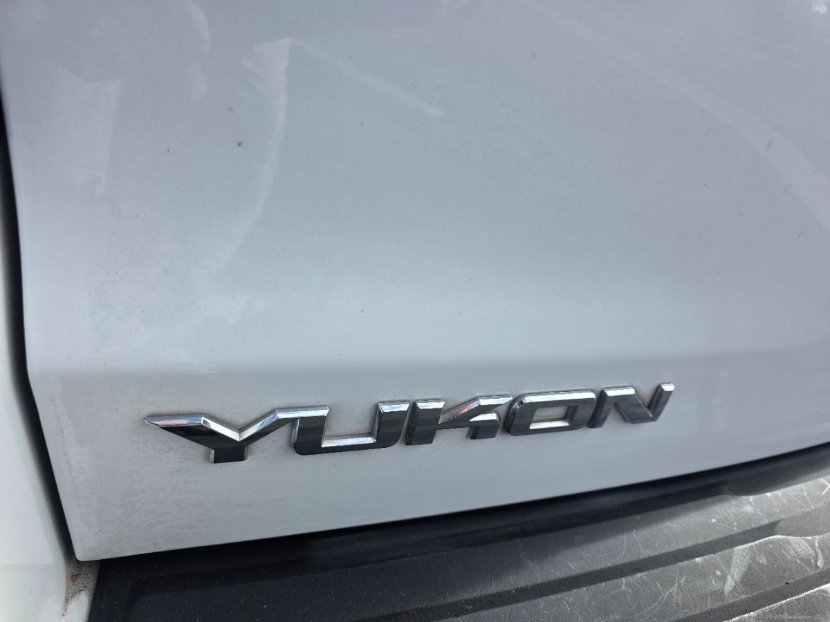 2019 Gmc Yukon SLT photo 3