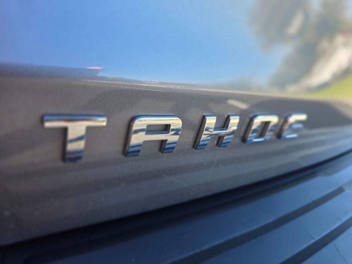 2019 Chevrolet Tahoe LT photo 3