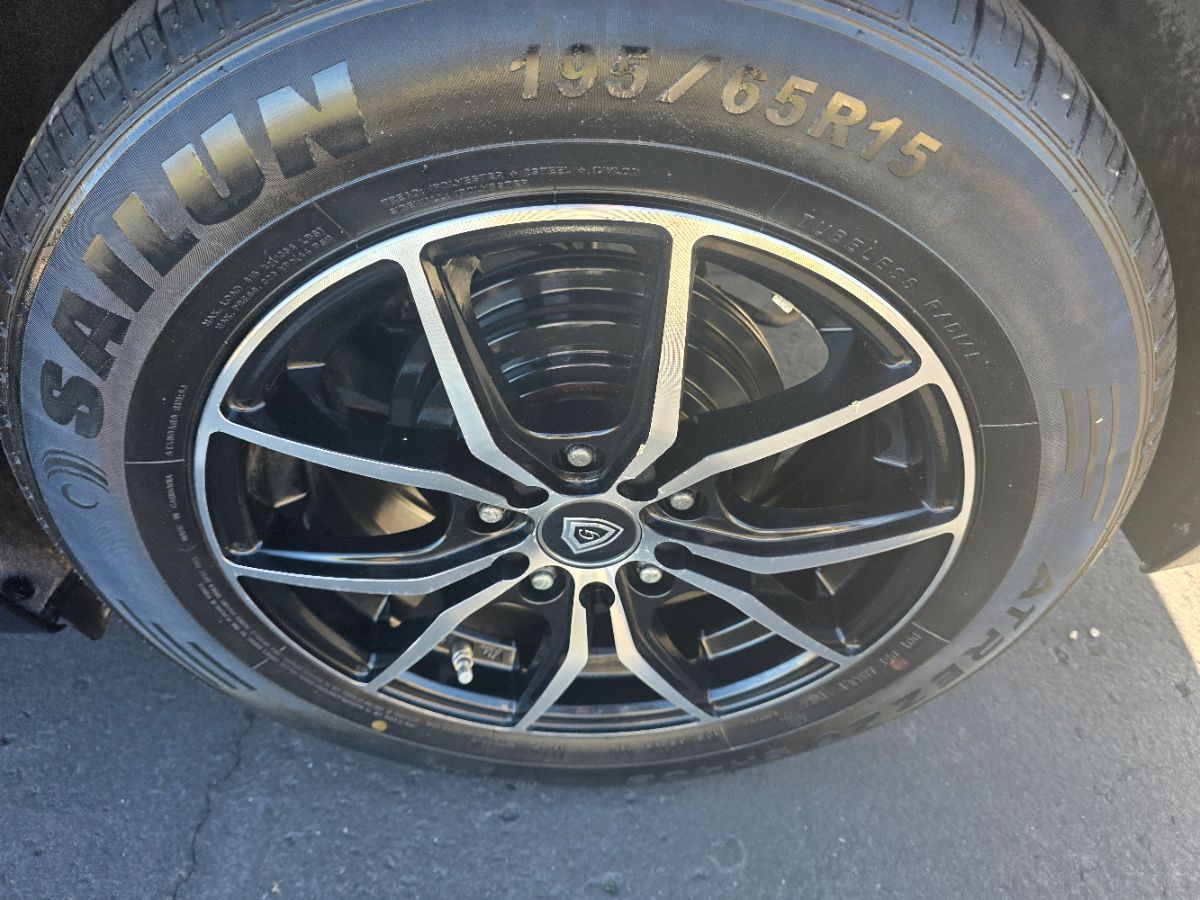 2019 Hyundai Elantra SE photo 3