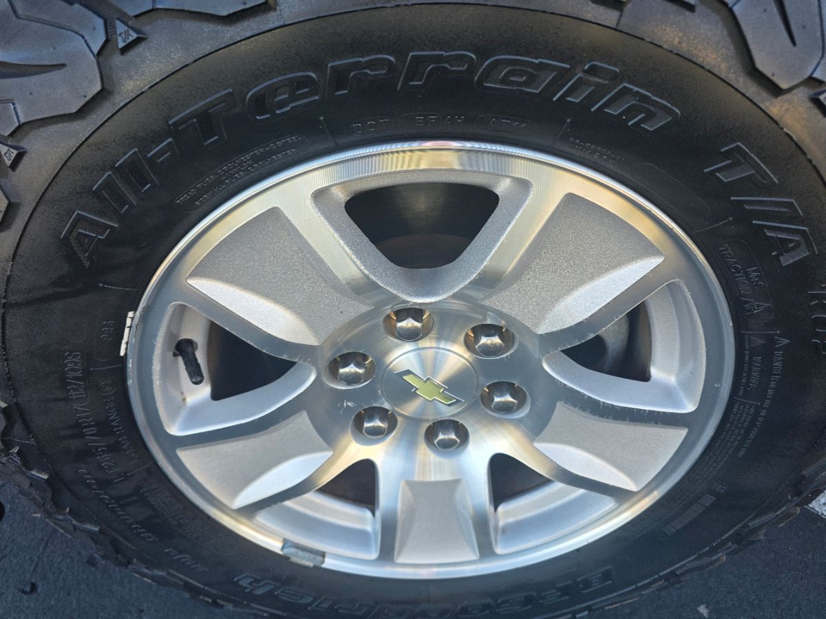 2016 Chevrolet Tahoe LT photo 4