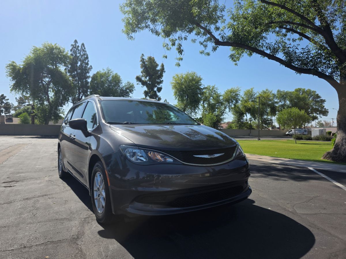 2021 Chrysler Voyager LXI's photo