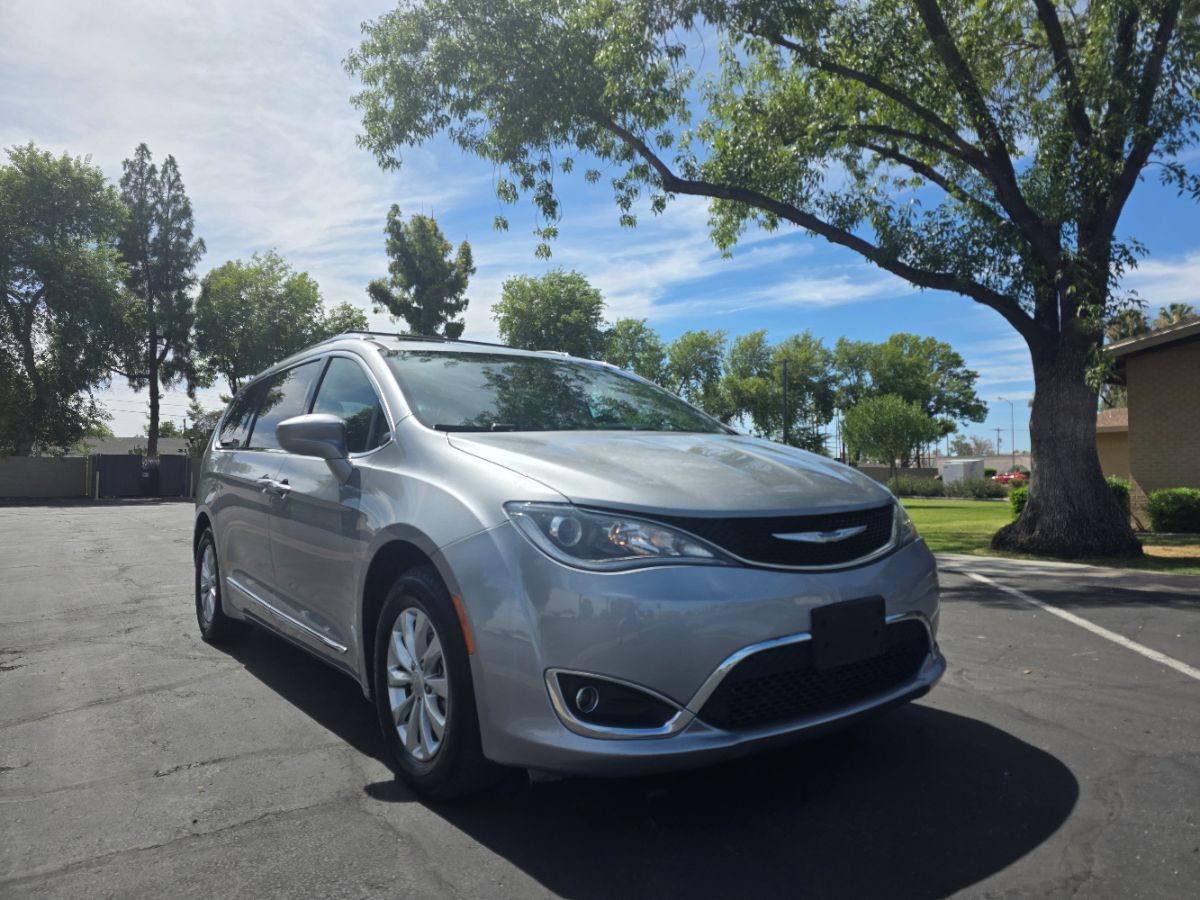 2018 Chrysler Pacifica Touring L Clean Carfax V6 Dual Doors Needs program