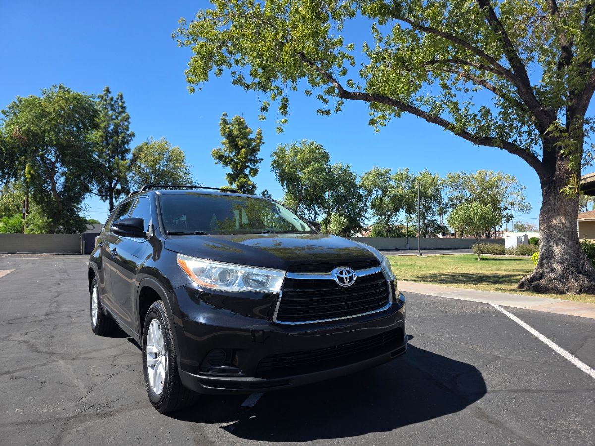 2016 Toyota Highlander LE 3rd Row! Bluetooth Backup Cam Rear A/C 25 MPG!