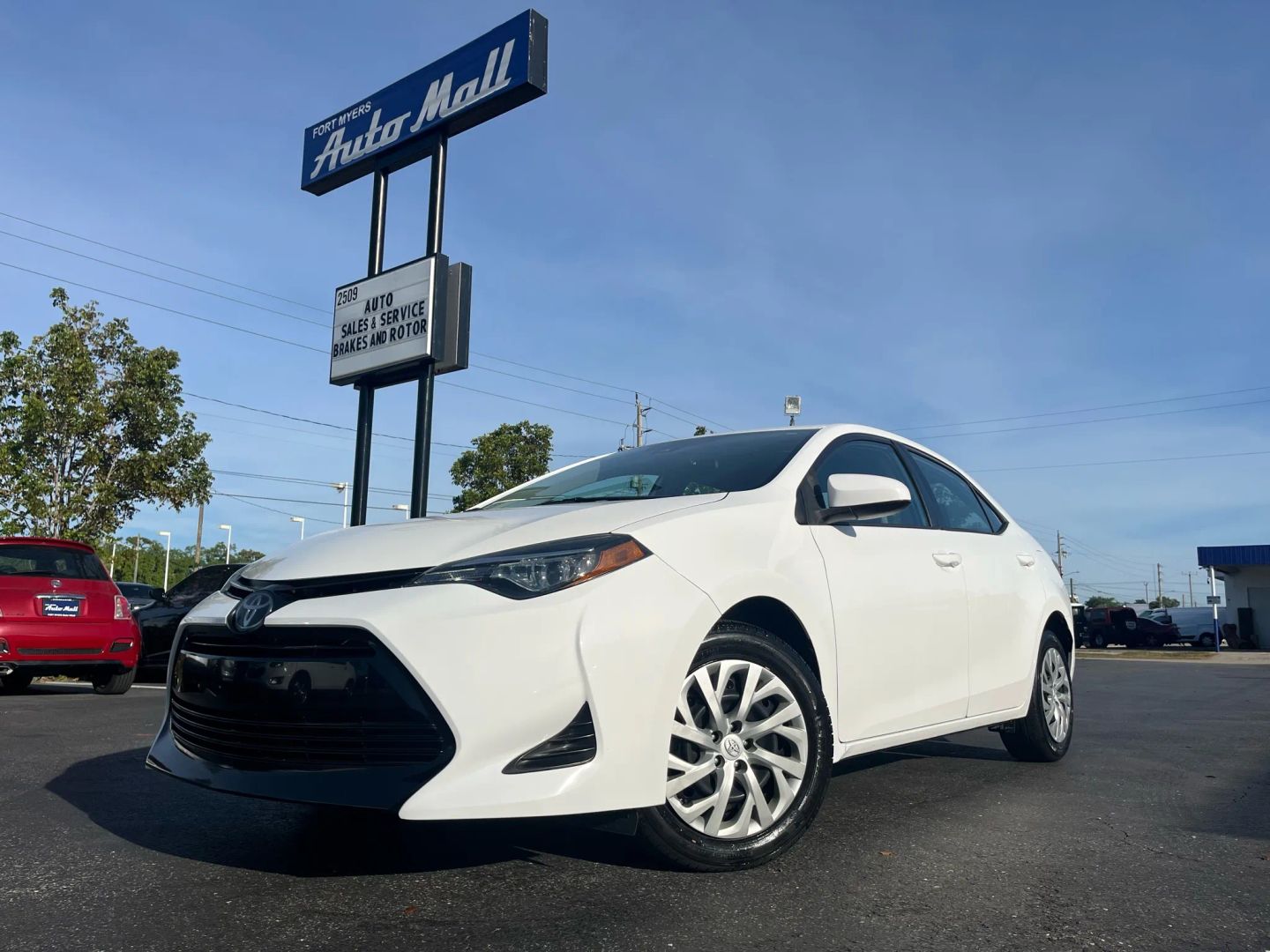 2019 Toyota Corolla LE - Photo 3